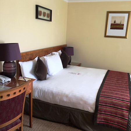 The Royal Chace Hotel Enfield Dış mekan fotoğraf