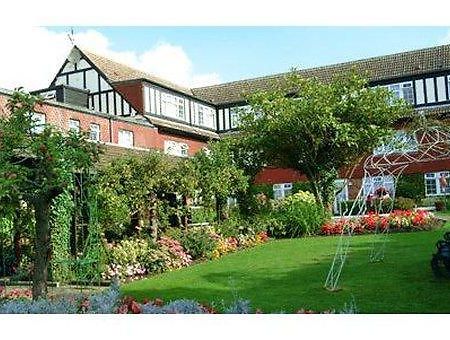 The Royal Chace Hotel Enfield Dış mekan fotoğraf