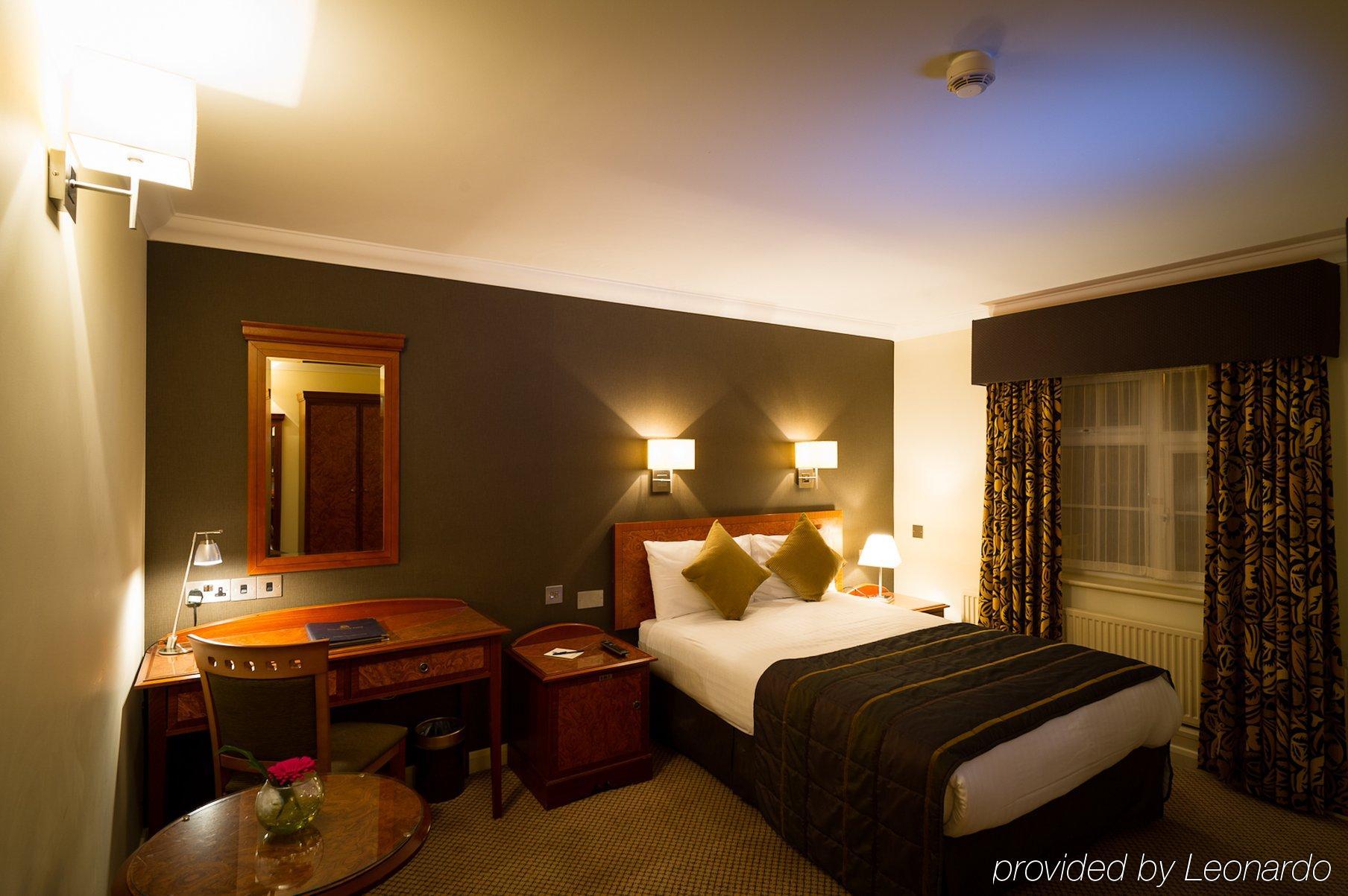 The Royal Chace Hotel Enfield Dış mekan fotoğraf