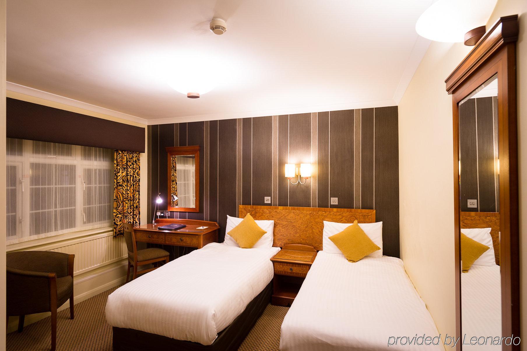 The Royal Chace Hotel Enfield Oda fotoğraf