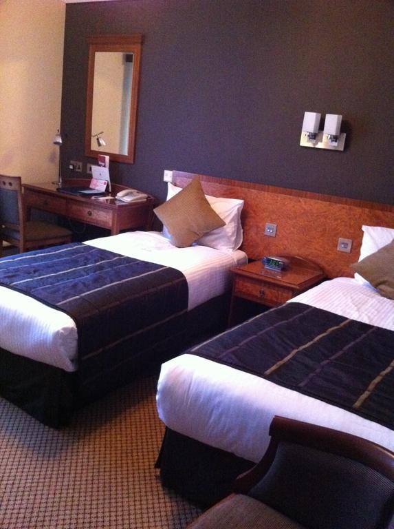The Royal Chace Hotel Enfield Dış mekan fotoğraf