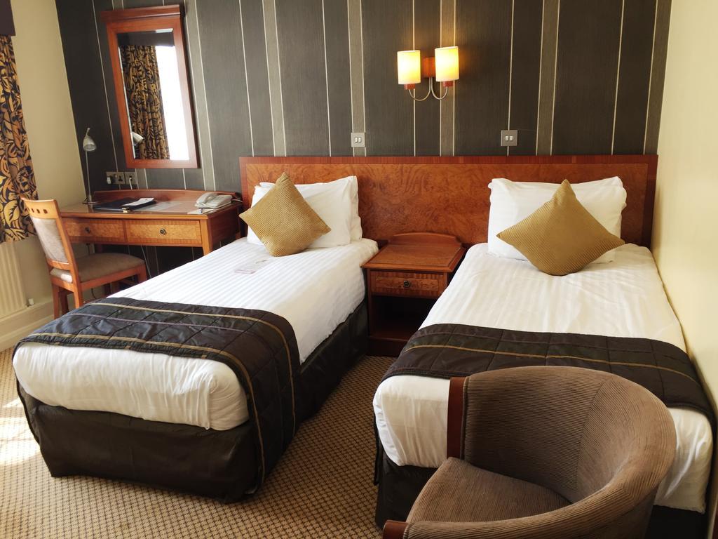 The Royal Chace Hotel Enfield Dış mekan fotoğraf