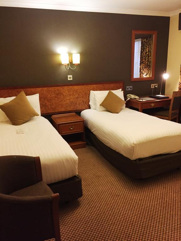 The Royal Chace Hotel Enfield Dış mekan fotoğraf