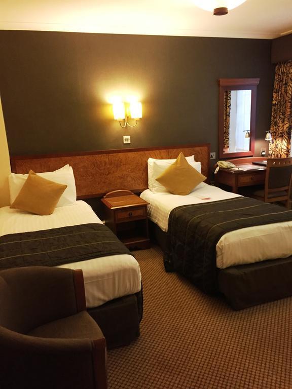 The Royal Chace Hotel Enfield Dış mekan fotoğraf