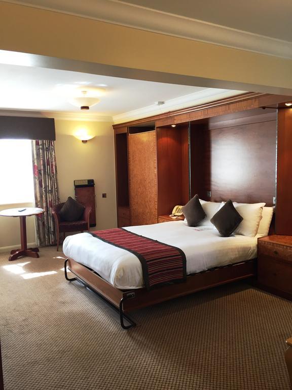 The Royal Chace Hotel Enfield Dış mekan fotoğraf