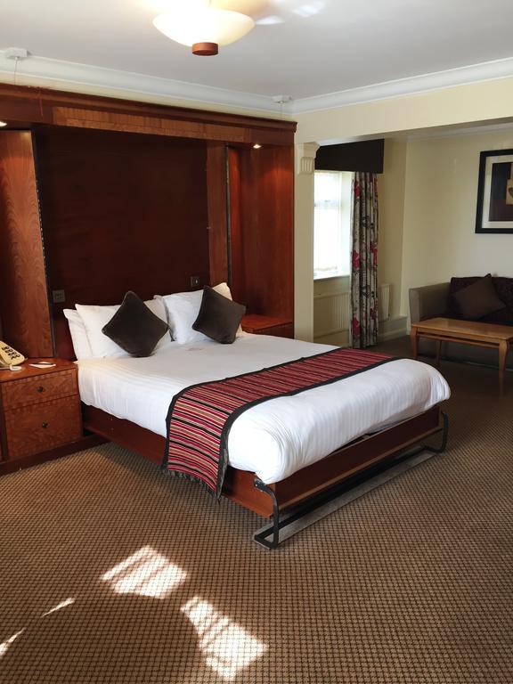 The Royal Chace Hotel Enfield Dış mekan fotoğraf