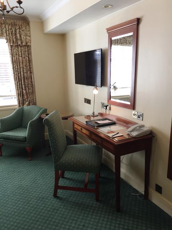 The Royal Chace Hotel Enfield Dış mekan fotoğraf