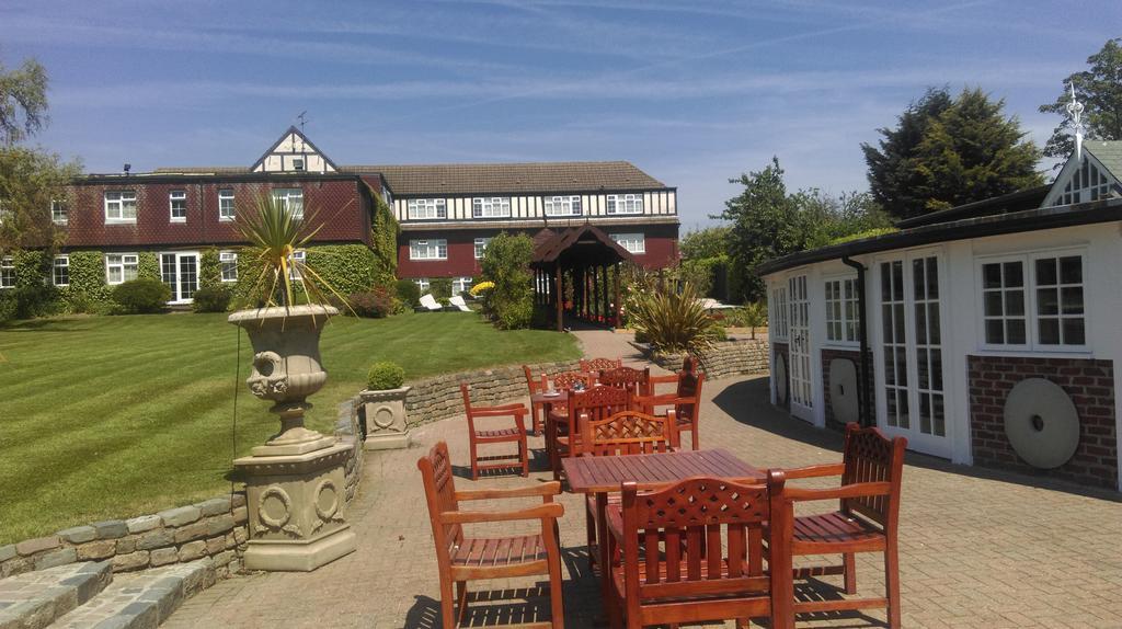 The Royal Chace Hotel Enfield Dış mekan fotoğraf