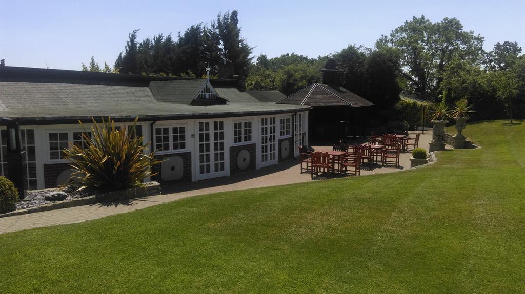 The Royal Chace Hotel Enfield Dış mekan fotoğraf