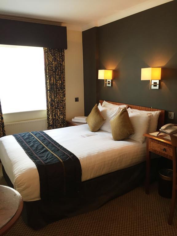 The Royal Chace Hotel Enfield Dış mekan fotoğraf
