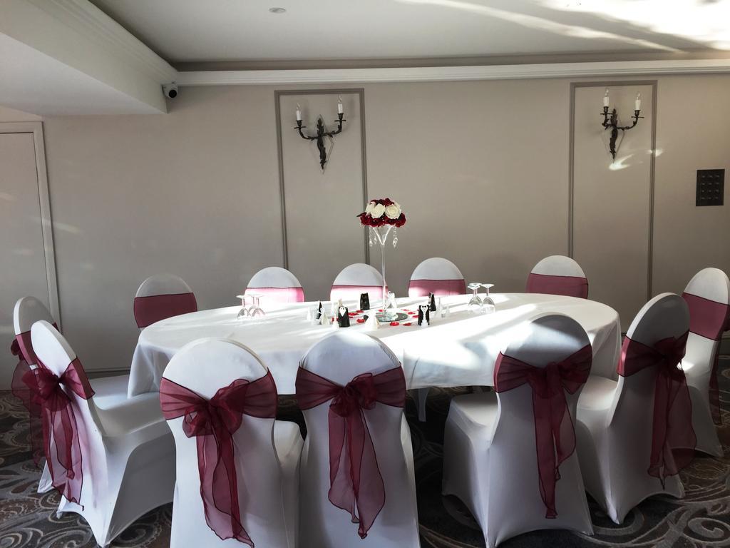 The Royal Chace Hotel Enfield Dış mekan fotoğraf