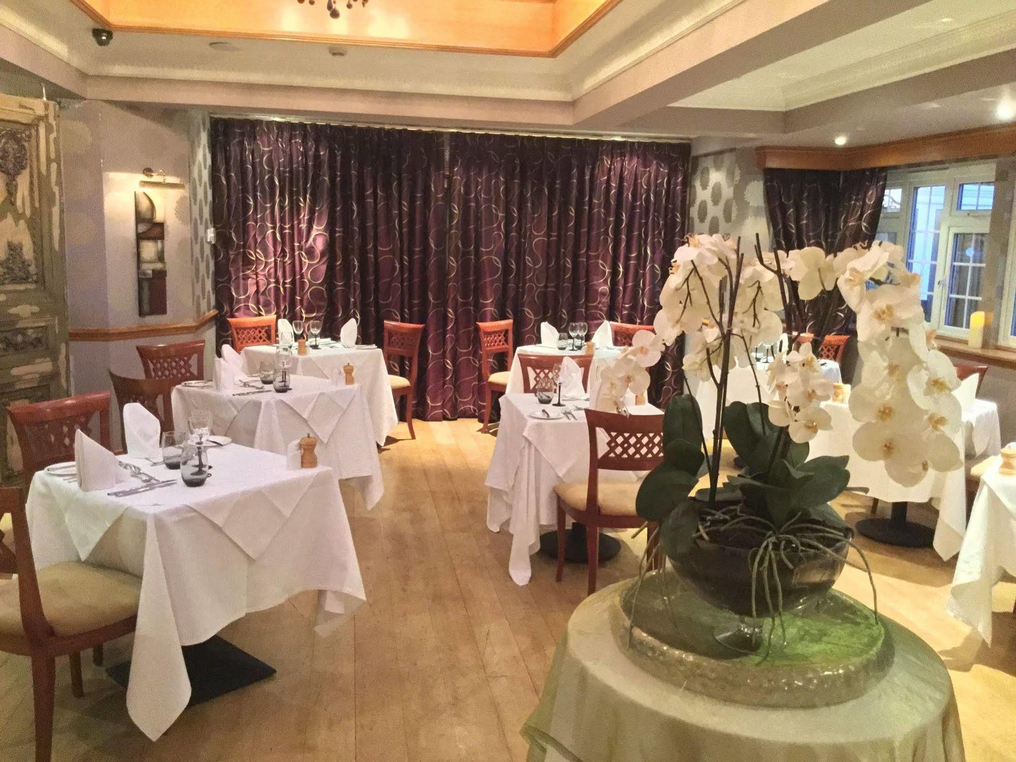The Royal Chace Hotel Enfield Dış mekan fotoğraf