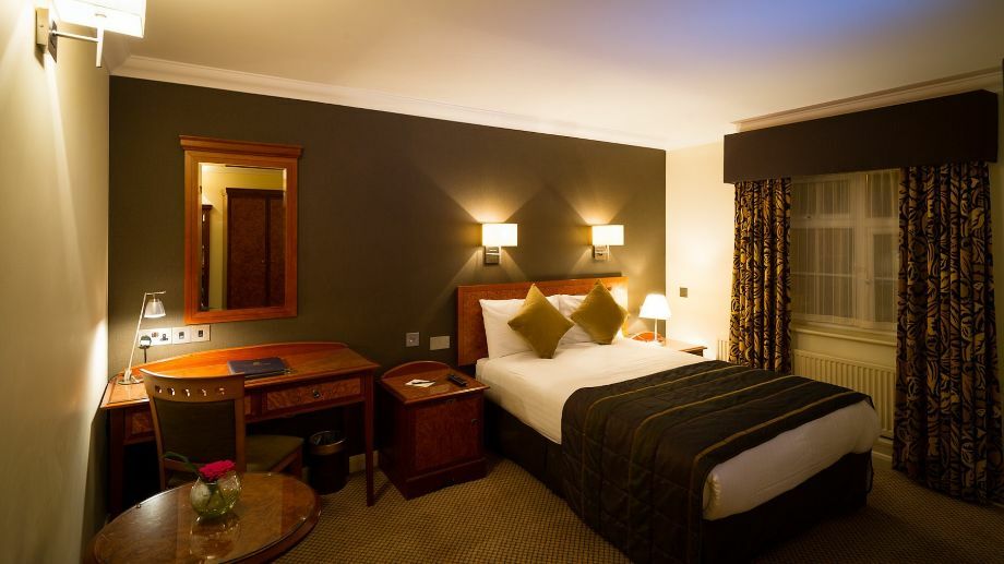 The Royal Chace Hotel Enfield Dış mekan fotoğraf